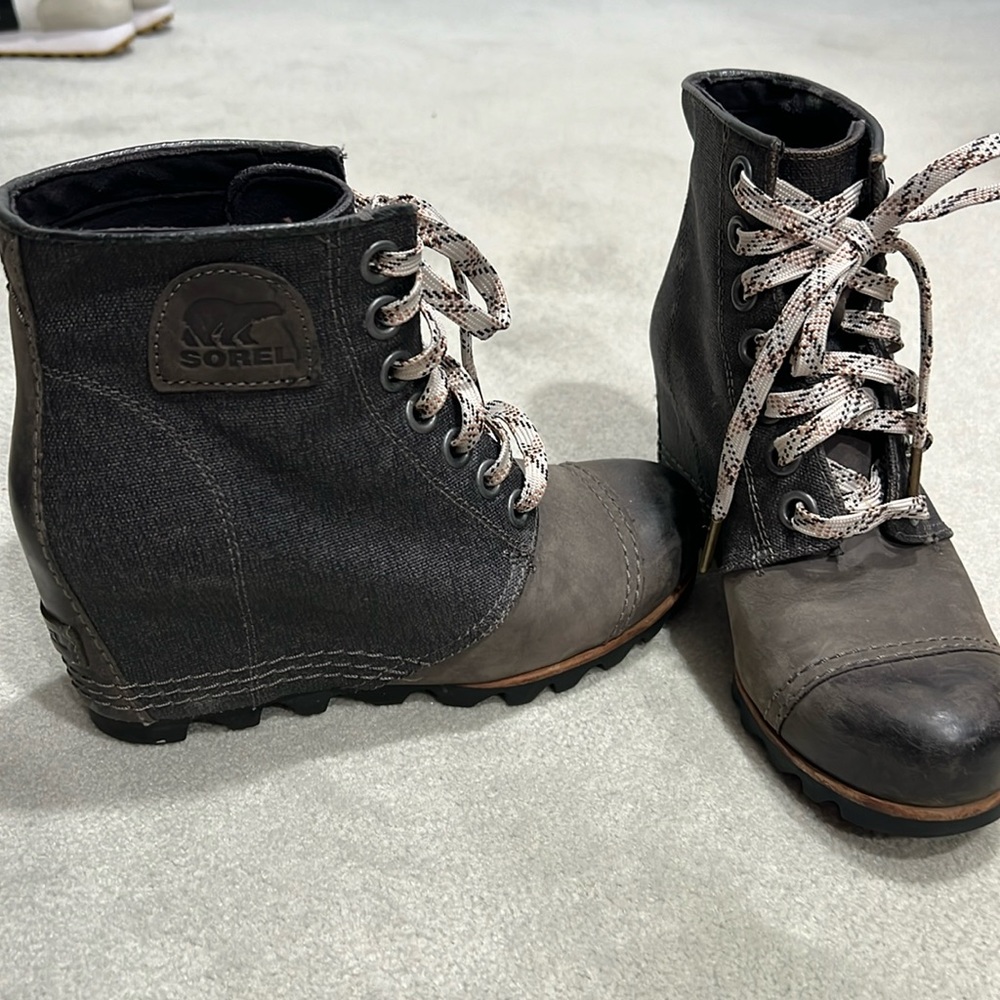 Sorel wedge boot